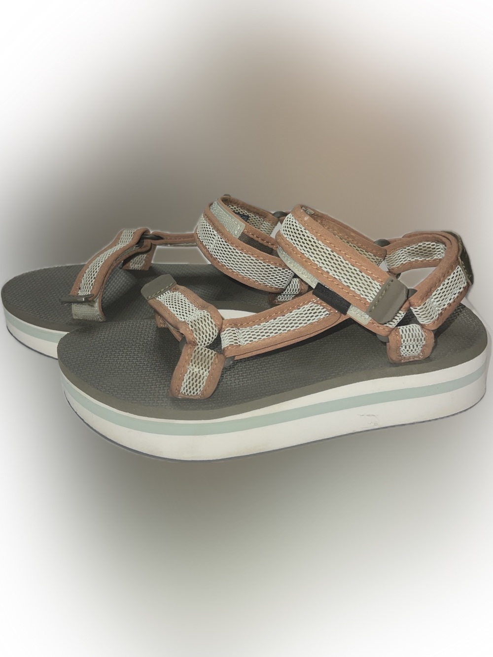 Teva flatform sandal/tan/sage green mesh & accent stripe in platform - GUC